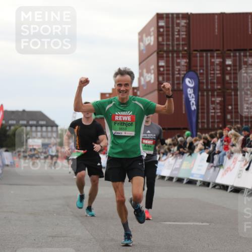 03.10.2025 - Köhlbrandbrückenlauf Yannick Fuchs http://msf.ph/oto/8986130 03.10.2025 15:58:24 Ziel 7095, 7104, 7121, 9340, 9659 meine-sportfotos.de