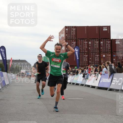 03.10.2025 - Köhlbrandbrückenlauf Yannick Fuchs http://msf.ph/oto/8986133 03.10.2025 15:58:24 Ziel 7095, 7104, 7121, 9340, 9659 meine-sportfotos.de