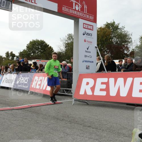 03.10.2025 - Köhlbrandbrückenlauf Yannick Fuchs http://msf.ph/oto/8986135 03.10.2025 16:11:00 Ziel 7226, 7363, 7834, 8220, 8490, 8592, 8775, 8776, 8923, 9201, 9474 meine-sportfotos.de