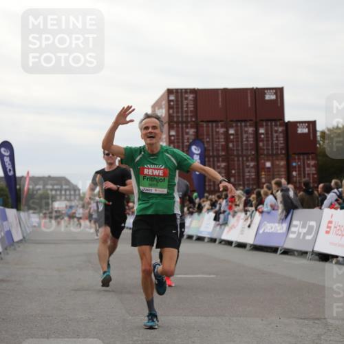 03.10.2025 - Köhlbrandbrückenlauf Yannick Fuchs http://msf.ph/oto/8986145 03.10.2025 15:58:25 Ziel 7095, 7104, 7121, 9340, 9659 meine-sportfotos.de