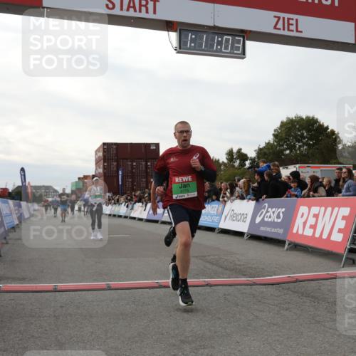03.10.2025 - Köhlbrandbrückenlauf Yannick Fuchs http://msf.ph/oto/8986148 03.10.2025 16:11:01 Ziel 7226, 7363, 7834, 8059, 8220, 8490, 8592, 8775, 8776, 8923, 9201, 9474 meine-sportfotos.de