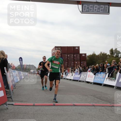 03.10.2025 - Köhlbrandbrückenlauf Yannick Fuchs http://msf.ph/oto/8986150 03.10.2025 15:58:25 Ziel 7095, 7104, 7121, 9340, 9659 meine-sportfotos.de