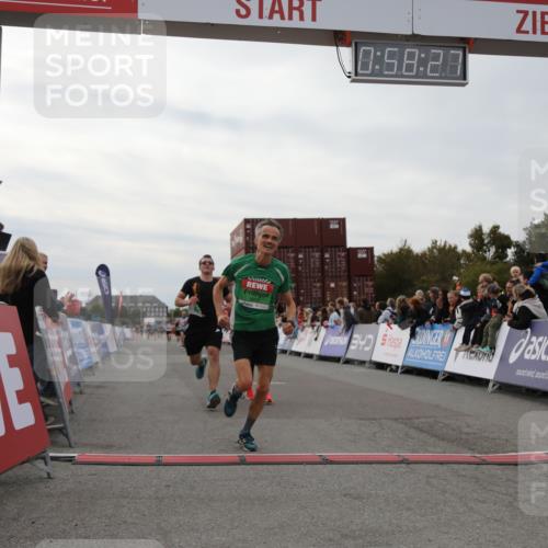 03.10.2025 - Köhlbrandbrückenlauf Yannick Fuchs http://msf.ph/oto/8986154 03.10.2025 15:58:25 Ziel 7095, 7104, 7121, 9340, 9659 meine-sportfotos.de