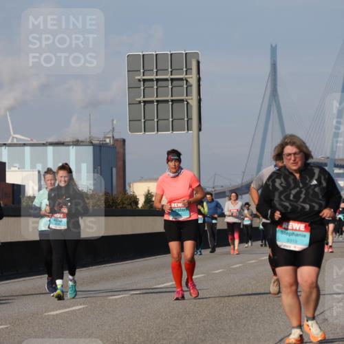 03.10.2025 - Köhlbrandbrückenlauf Luisa Fischer http://msf.ph/oto/8986156 03.10.2025 11:18:54 Position 3 28, 3319 meine-sportfotos.de