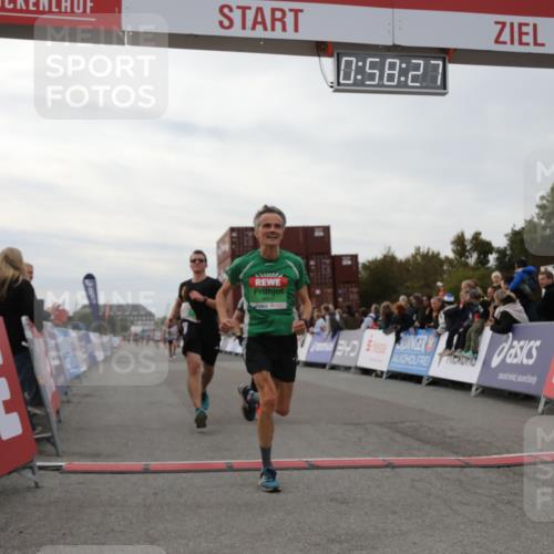 03.10.2025 - Köhlbrandbrückenlauf Yannick Fuchs http://msf.ph/oto/8986162 03.10.2025 15:58:25 Ziel 7095, 7104, 7121, 9340, 9659 meine-sportfotos.de