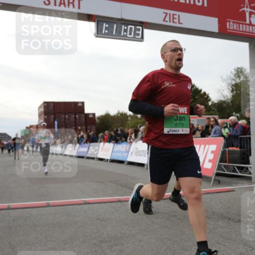 03.10.2025 - Köhlbrandbrückenlauf Yannick Fuchs http://msf.ph/oto/8986163 03.10.2025 16:11:01 Ziel 7226, 7363, 7834, 8059, 8220, 8490, 8592, 8775, 8776, 8923, 9201, 9474 meine-sportfotos.de