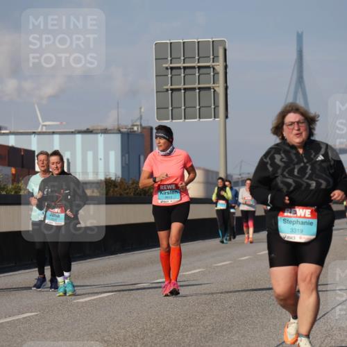 03.10.2025 - Köhlbrandbrückenlauf Luisa Fischer http://msf.ph/oto/8986165 03.10.2025 11:18:56 Position 3 2926, 2612, 3319 meine-sportfotos.de