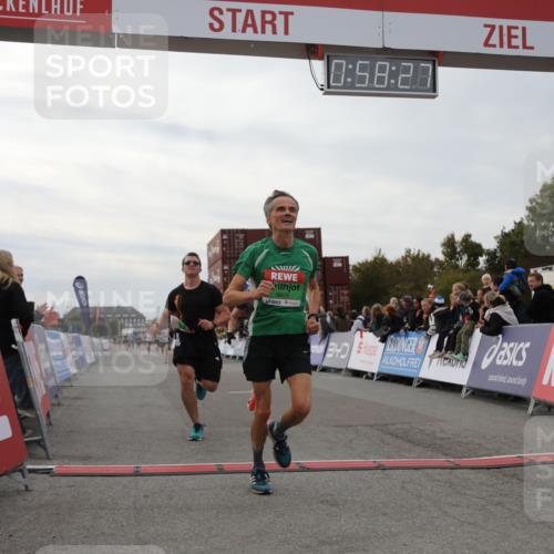 03.10.2025 - Köhlbrandbrückenlauf Yannick Fuchs http://msf.ph/oto/8986167 03.10.2025 15:58:25 Ziel 7095, 7104, 7121, 9340, 9659 meine-sportfotos.de