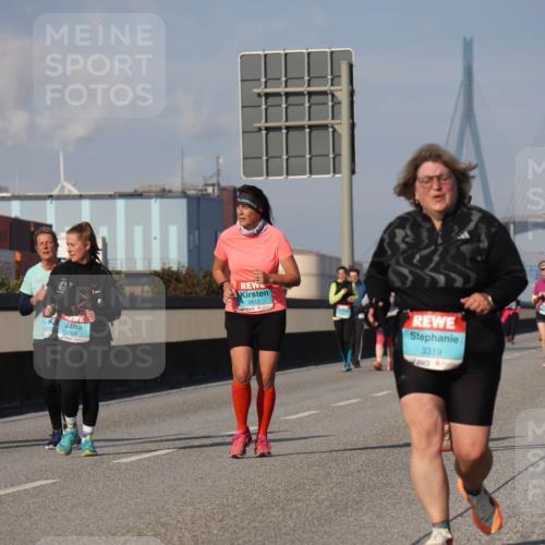 03.10.2025 - Köhlbrandbrückenlauf Luisa Fischer http://msf.ph/oto/8986168 03.10.2025 11:18:56 Position 3 2926, 2612, 3319 meine-sportfotos.de