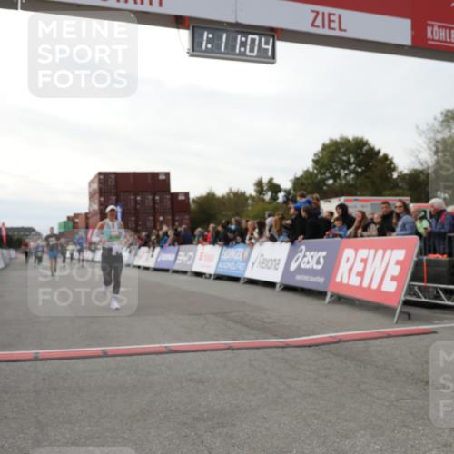 03.10.2025 - Köhlbrandbrückenlauf Yannick Fuchs http://msf.ph/oto/8986172 03.10.2025 16:11:02 Ziel 7226, 7363, 7834, 8059, 8220, 8490, 8592, 8775, 8923, 9201, 9474, 9710 meine-sportfotos.de