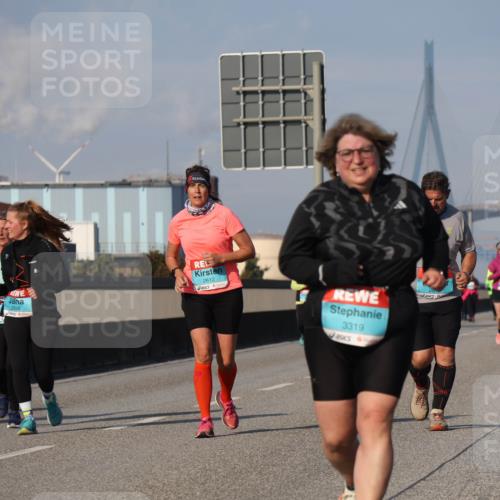 03.10.2025 - Köhlbrandbrückenlauf Luisa Fischer http://msf.ph/oto/8986175 03.10.2025 11:18:57 Position 3 2926, 2612, 3319 meine-sportfotos.de