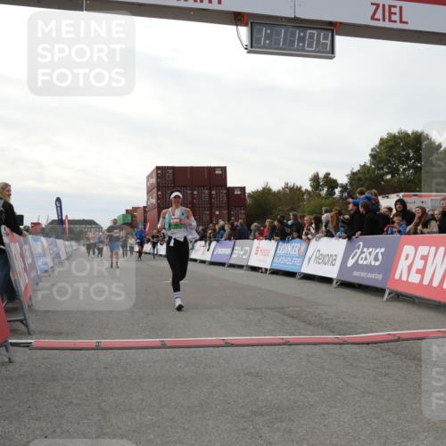 03.10.2025 - Köhlbrandbrückenlauf Yannick Fuchs http://msf.ph/oto/8986176 03.10.2025 16:11:02 Ziel 7226, 7363, 7834, 8059, 8220, 8490, 8592, 8775, 8923, 9201, 9474, 9710 meine-sportfotos.de
