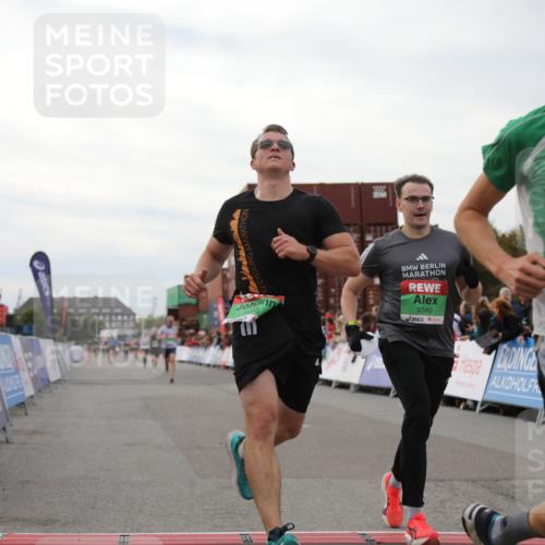03.10.2025 - Köhlbrandbrückenlauf Yannick Fuchs http://msf.ph/oto/8986178 03.10.2025 15:58:26 Ziel 7095, 7104, 7121, 9340, 9659, 9715 meine-sportfotos.de