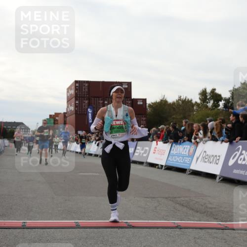 03.10.2025 - Köhlbrandbrückenlauf Yannick Fuchs http://msf.ph/oto/8986188 03.10.2025 16:11:03 Ziel 7226, 7363, 8059, 8220, 8490, 8592, 8775, 8923, 9201, 9218, 9474, 9710 meine-sportfotos.de