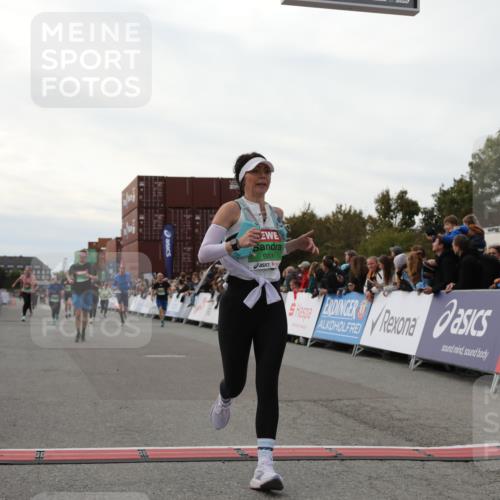 03.10.2025 - Köhlbrandbrückenlauf Yannick Fuchs http://msf.ph/oto/8986194 03.10.2025 16:11:03 Ziel 7226, 7363, 8059, 8220, 8490, 8592, 8775, 8923, 9201, 9218, 9474, 9710 meine-sportfotos.de