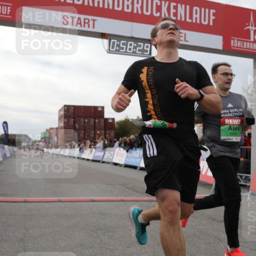 03.10.2025 - Köhlbrandbrückenlauf Yannick Fuchs http://msf.ph/oto/8986199 03.10.2025 15:58:27 Ziel 7095, 7121, 9340, 9659, 9715 meine-sportfotos.de