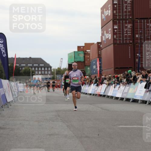 03.10.2025 - Köhlbrandbrückenlauf Yannick Fuchs http://msf.ph/oto/8986203 03.10.2025 15:58:28 Ziel 7095, 7121, 9057, 9340, 9659, 9715 meine-sportfotos.de