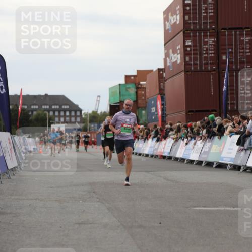 03.10.2025 - Köhlbrandbrückenlauf Yannick Fuchs http://msf.ph/oto/8986209 03.10.2025 15:58:28 Ziel 7095, 7121, 9057, 9340, 9659, 9715 meine-sportfotos.de