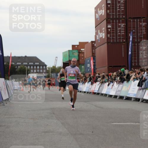 03.10.2025 - Köhlbrandbrückenlauf Yannick Fuchs http://msf.ph/oto/8986214 03.10.2025 15:58:28 Ziel 7095, 7121, 9057, 9340, 9659, 9715 meine-sportfotos.de