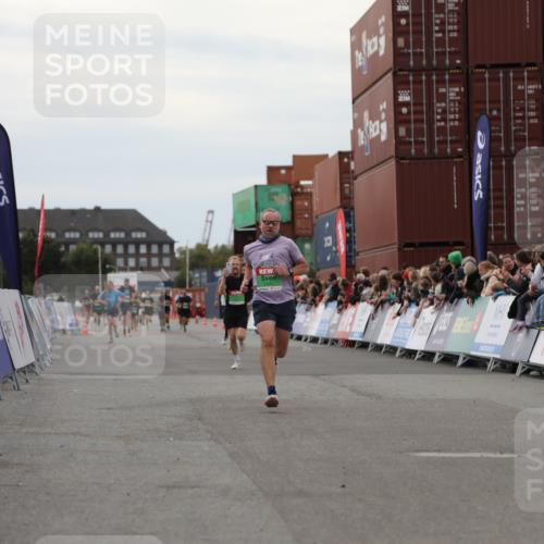 03.10.2025 - Köhlbrandbrückenlauf Yannick Fuchs http://msf.ph/oto/8986217 03.10.2025 15:58:28 Ziel 7095, 7121, 9057, 9340, 9659, 9715 meine-sportfotos.de