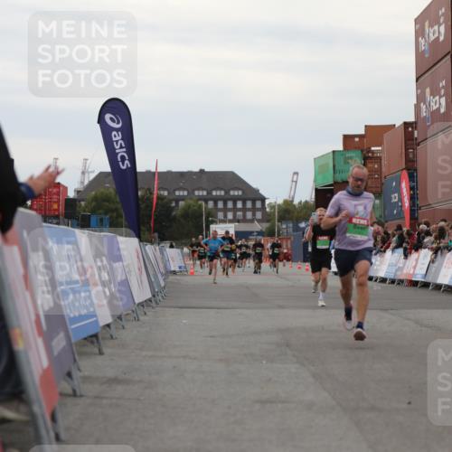03.10.2025 - Köhlbrandbrückenlauf Yannick Fuchs http://msf.ph/oto/8986220 03.10.2025 15:58:29 Ziel 7095, 7121, 9057, 9340, 9659, 9715 meine-sportfotos.de