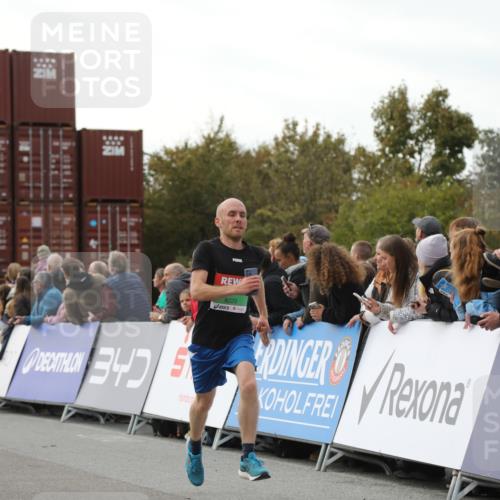 03.10.2025 - Köhlbrandbrückenlauf Yannick Fuchs http://msf.ph/oto/8986227 03.10.2025 16:11:06 Ziel 7291, 7363, 8059, 8220, 8490, 8592, 8923, 9201, 9218, 9710, 9726 meine-sportfotos.de