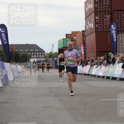 03.10.2025 - Köhlbrandbrückenlauf Yannick Fuchs http://msf.ph/oto/8986228 03.10.2025 15:58:29 Ziel 7095, 7121, 9057, 9340, 9659, 9715 meine-sportfotos.de