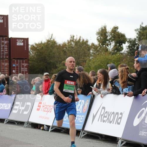 03.10.2025 - Köhlbrandbrückenlauf Yannick Fuchs http://msf.ph/oto/8986232 03.10.2025 16:11:06 Ziel 7291, 7363, 8059, 8220, 8490, 8592, 8923, 9201, 9218, 9710, 9726 meine-sportfotos.de
