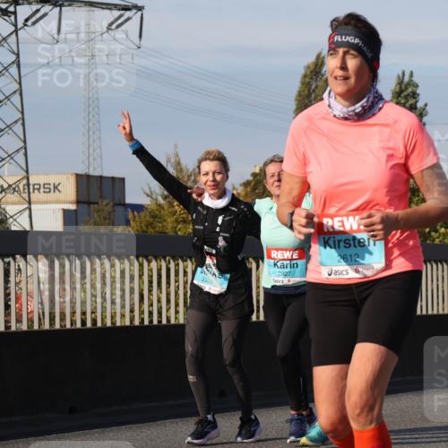 03.10.2025 - Köhlbrandbrückenlauf Luisa Fischer http://msf.ph/oto/8986241 03.10.2025 11:19:08 Position 3 2926, 2927, 2612 meine-sportfotos.de