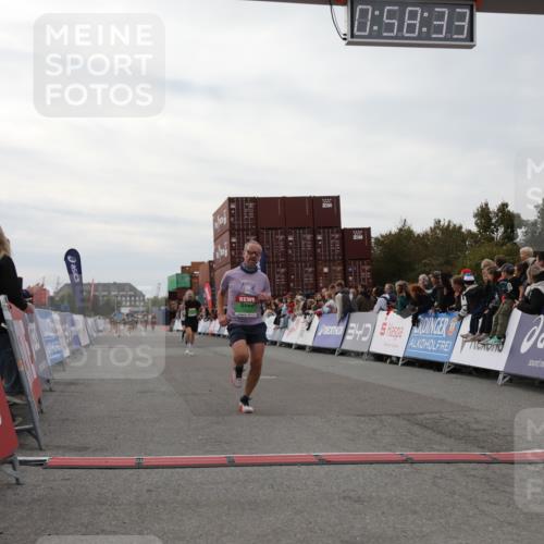 03.10.2025 - Köhlbrandbrückenlauf Yannick Fuchs http://msf.ph/oto/8986242 03.10.2025 15:58:31 Ziel 7121, 9057, 9715 meine-sportfotos.de