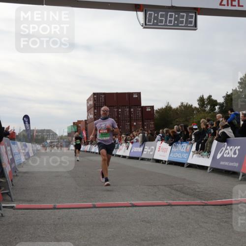 03.10.2025 - Köhlbrandbrückenlauf Yannick Fuchs http://msf.ph/oto/8986246 03.10.2025 15:58:31 Ziel 7121, 9057, 9715 meine-sportfotos.de