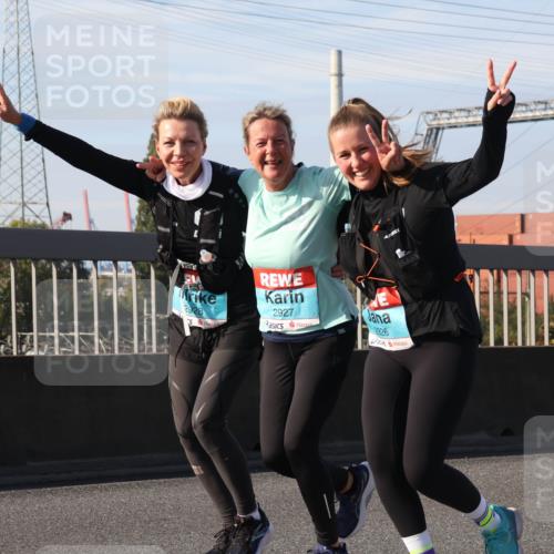 03.10.2025 - Köhlbrandbrückenlauf Luisa Fischer http://msf.ph/oto/8986249 03.10.2025 11:19:11 Position 3 2928, 2927, 2926, 780 meine-sportfotos.de