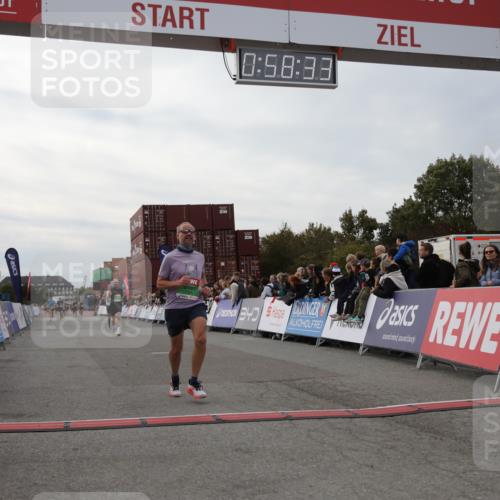 03.10.2025 - Köhlbrandbrückenlauf Yannick Fuchs http://msf.ph/oto/8986250 03.10.2025 15:58:31 Ziel 7121, 9057, 9715 meine-sportfotos.de