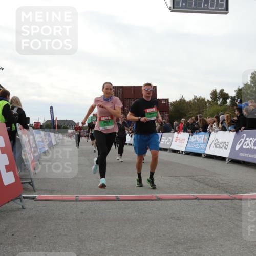 03.10.2025 - Köhlbrandbrückenlauf Yannick Fuchs http://msf.ph/oto/8986251 03.10.2025 16:11:07 Ziel 7291, 7363, 7591, 8059, 8220, 8490, 8592, 8923, 9218, 9710, 9726 meine-sportfotos.de