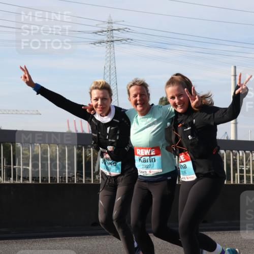 03.10.2025 - Köhlbrandbrückenlauf Luisa Fischer http://msf.ph/oto/8986252 03.10.2025 11:19:11 Position 3 2927, 2928, 82, 6 meine-sportfotos.de