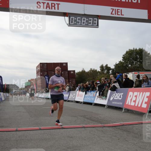 03.10.2025 - Köhlbrandbrückenlauf Yannick Fuchs http://msf.ph/oto/8986254 03.10.2025 15:58:31 Ziel 7121, 9057, 9715 meine-sportfotos.de
