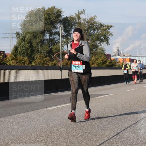 03.10.2025 - Köhlbrandbrückenlauf Luisa Fischer http://msf.ph/oto/8986257 03.10.2025 11:19:16 Position 3 2426 meine-sportfotos.de