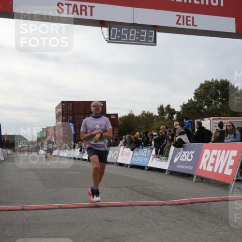 03.10.2025 - Köhlbrandbrückenlauf Yannick Fuchs http://msf.ph/oto/8986258 03.10.2025 15:58:31 Ziel 7121, 9057, 9715 meine-sportfotos.de