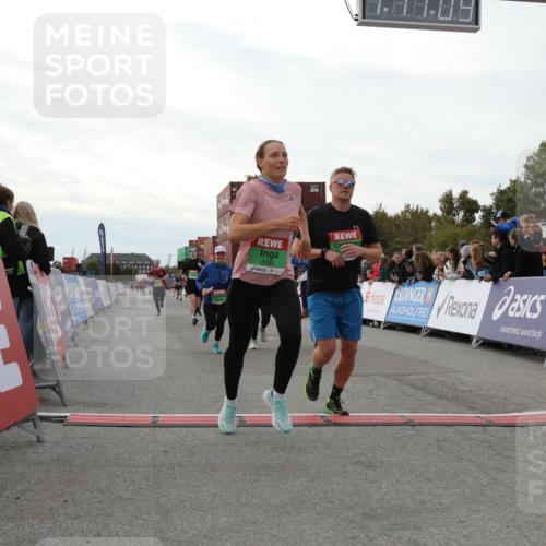 03.10.2025 - Köhlbrandbrückenlauf Yannick Fuchs http://msf.ph/oto/8986260 03.10.2025 16:11:07 Ziel 7291, 7363, 7591, 8059, 8220, 8490, 8592, 8923, 9218, 9710, 9726 meine-sportfotos.de