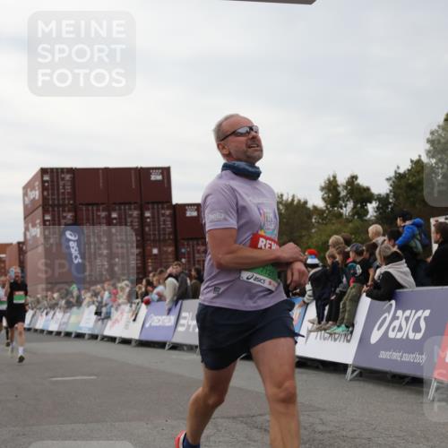 03.10.2025 - Köhlbrandbrückenlauf Yannick Fuchs http://msf.ph/oto/8986262 03.10.2025 15:58:32 Ziel 7121, 9057, 9715 meine-sportfotos.de