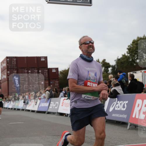 03.10.2025 - Köhlbrandbrückenlauf Yannick Fuchs http://msf.ph/oto/8986264 03.10.2025 15:58:32 Ziel 7121, 9057, 9715 meine-sportfotos.de