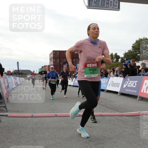 03.10.2025 - Köhlbrandbrückenlauf Yannick Fuchs http://msf.ph/oto/8986270 03.10.2025 16:11:08 Ziel 7291, 7363, 7515, 7591, 8059, 8220, 8490, 8592, 8923, 9218, 9710, 9726 meine-sportfotos.de