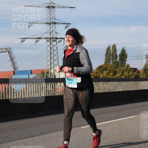 03.10.2025 - Köhlbrandbrückenlauf Luisa Fischer http://msf.ph/oto/8986271 03.10.2025 11:19:18 Position 3 2426 meine-sportfotos.de