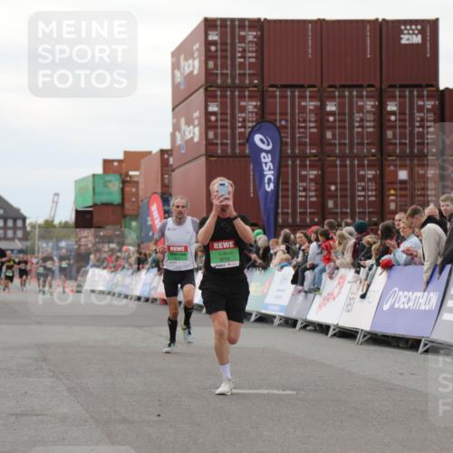 03.10.2025 - Köhlbrandbrückenlauf Yannick Fuchs http://msf.ph/oto/8986272 03.10.2025 15:58:33 Ziel 7121, 9057, 9715 meine-sportfotos.de