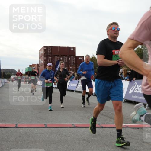 03.10.2025 - Köhlbrandbrückenlauf Yannick Fuchs http://msf.ph/oto/8986278 03.10.2025 16:11:08 Ziel 7291, 7363, 7515, 7591, 8059, 8220, 8490, 8592, 8923, 9218, 9710, 9726 meine-sportfotos.de