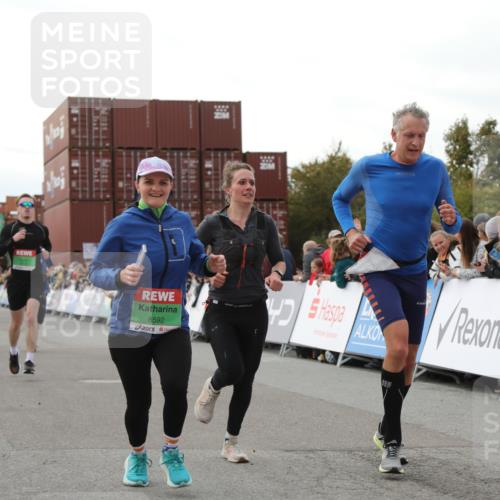 03.10.2025 - Köhlbrandbrückenlauf Yannick Fuchs http://msf.ph/oto/8986287 03.10.2025 16:11:08 Ziel 7291, 7363, 7515, 7591, 8059, 8220, 8490, 8592, 8923, 9218, 9710, 9726 meine-sportfotos.de