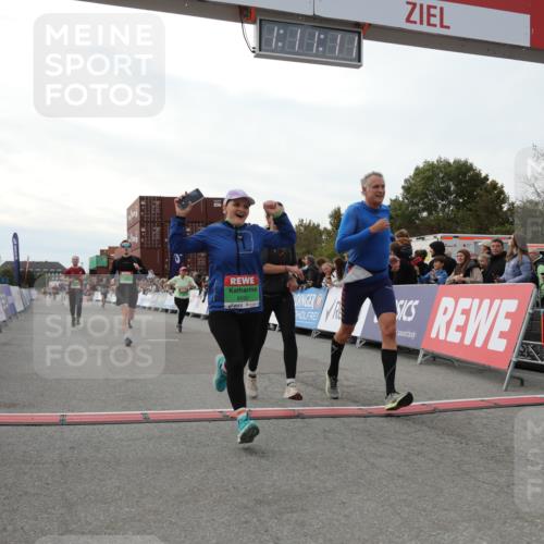 03.10.2025 - Köhlbrandbrückenlauf Yannick Fuchs http://msf.ph/oto/8986295 03.10.2025 16:11:09 Ziel 7291, 7363, 7515, 7591, 8059, 8220, 8490, 8592, 8923, 9218, 9710, 9726 meine-sportfotos.de
