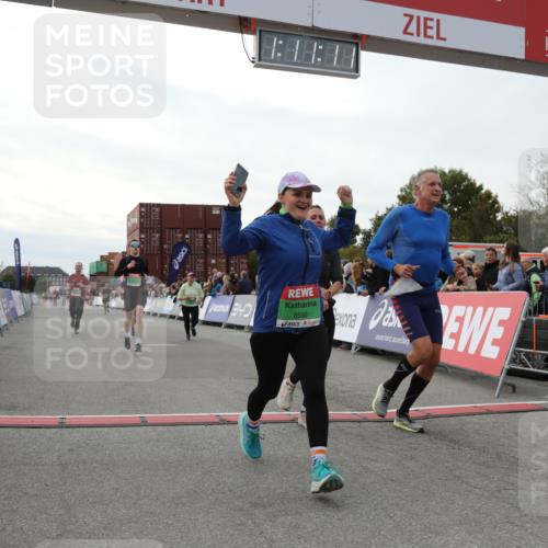 03.10.2025 - Köhlbrandbrückenlauf Yannick Fuchs http://msf.ph/oto/8986303 03.10.2025 16:11:09 Ziel 7291, 7363, 7515, 7591, 8059, 8220, 8490, 8592, 8923, 9218, 9710, 9726 meine-sportfotos.de
