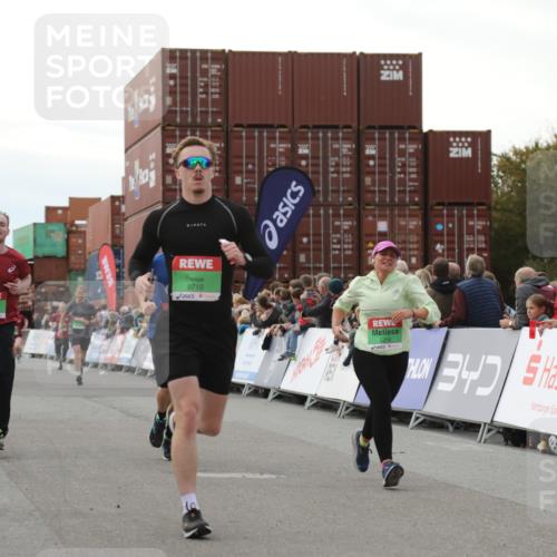 03.10.2025 - Köhlbrandbrückenlauf Yannick Fuchs http://msf.ph/oto/8986307 03.10.2025 16:11:10 Ziel 7291, 7363, 7515, 7591, 8059, 8220, 8490, 8592, 8923, 9218, 9710, 9726 meine-sportfotos.de