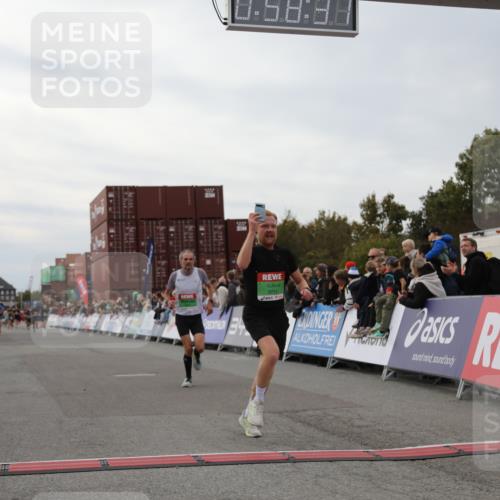 03.10.2025 - Köhlbrandbrückenlauf Yannick Fuchs http://msf.ph/oto/8986308 03.10.2025 15:58:35 Ziel 7121, 9057, 9715 meine-sportfotos.de